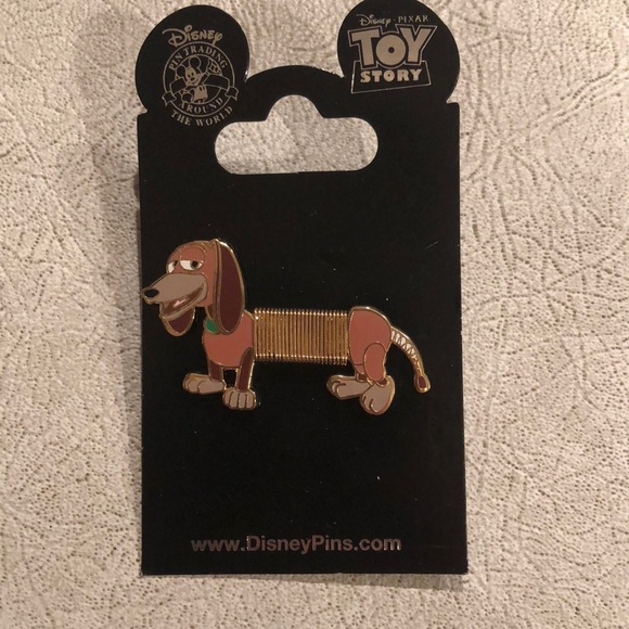 Disney Accessories - Disney slinky dog pin